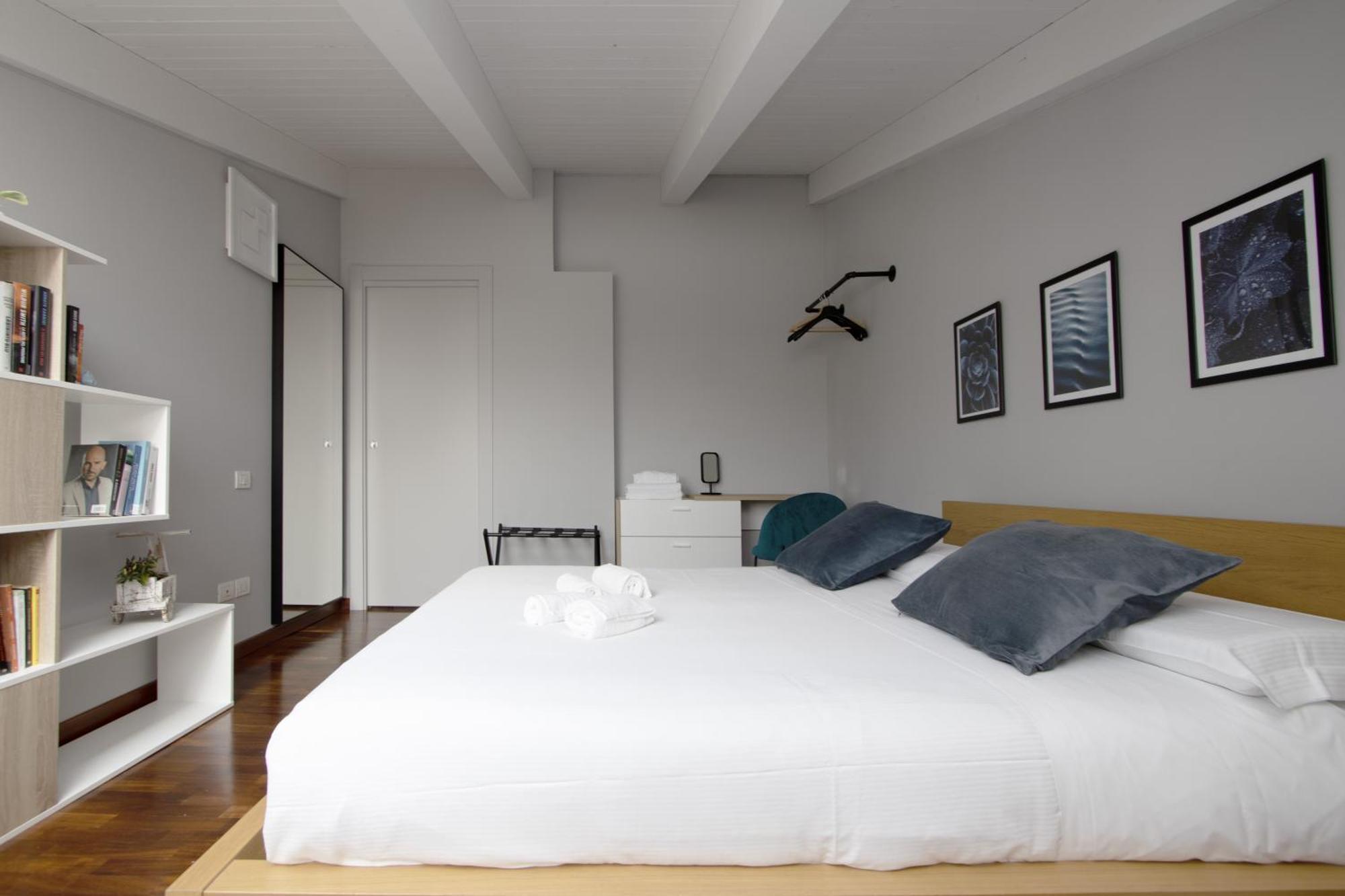 Penthouse With Patio & 2 Baths, 10 Min To Duomo Apartment มิลาน ภายนอก รูปภาพ
