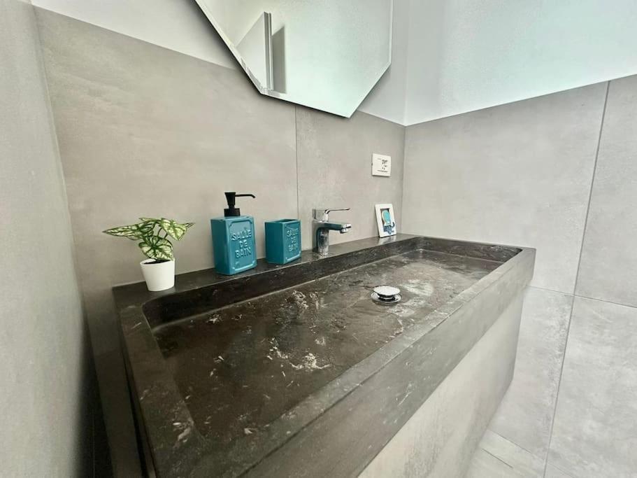 Penthouse With Patio & 2 Baths, 10 Min To Duomo Apartment มิลาน ภายนอก รูปภาพ